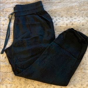 Sold 🙅🏼‍♀️ Aritzia Talula Rayon joggers